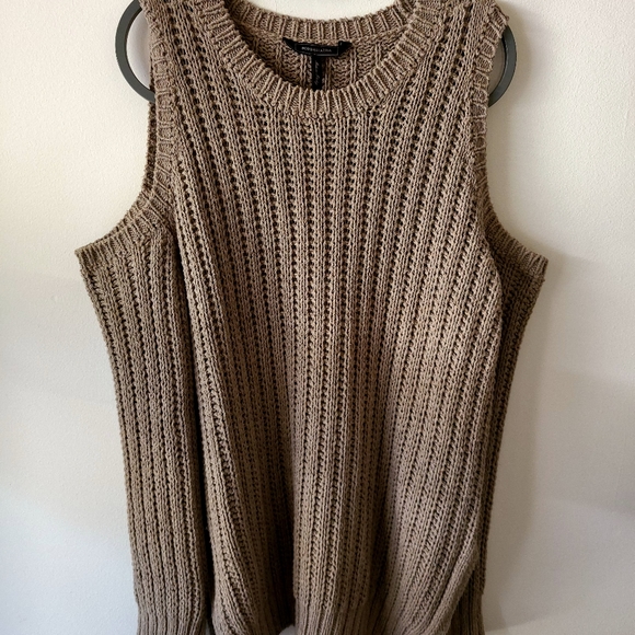 Bcbg cold shoulder sweater - Picture 3 of 5